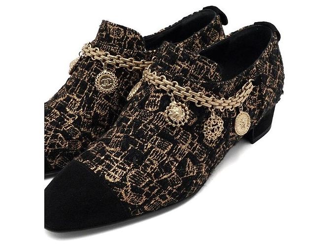 Chanel Scarpe da donna in tweed nero e oro, scamosciato e catena con logo - vista 6