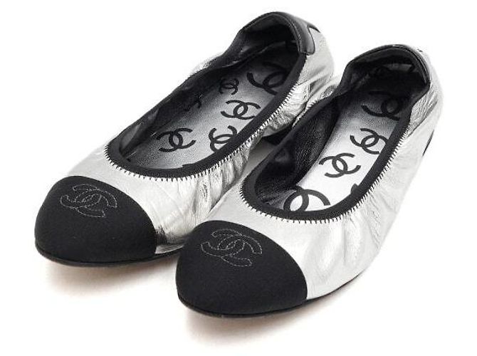 Chanel Mocassini da guida bicolore per donna con logo CC nero e argento - vista 3
