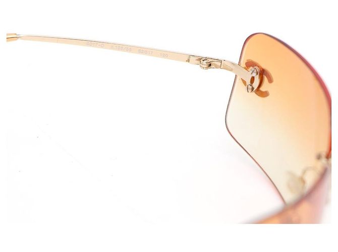 Chanel Óculos de sol sem armação com logotipo CC em cristal dourado - vista 6