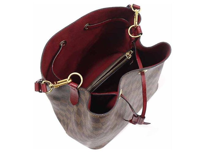 Louis Vuitton Borsa a tracolla NeoNoe Bucket MM Cherry Berry Marrone - vista 4