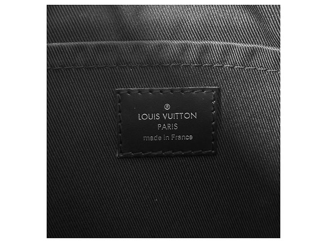 Louis Vuitton Pochette Monogram Eclipse Apollo Clutch Bag Negro - vista 13