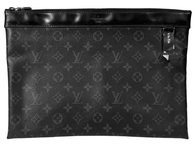 Louis Vuitton Pochette Monogram Eclipse Apollo Clutch Bag Negro - vista 2