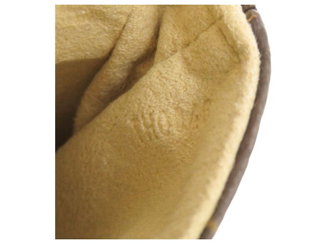Borsa a mano Louis Vuitton Pochette Tulum Monogram Marrone - vista 10