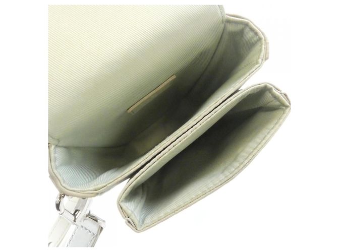 Borsa a tracolla Louis Vuitton S-Lock Vertical Wearable Wallet Grigio - vista 6
