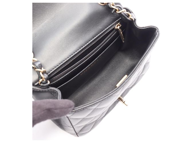 Borsa a tracolla Chanel Mini Matelassé in agnello Nero - vista 3