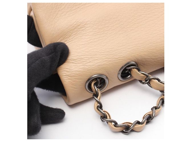 Borsa a tracolla Chanel Matelassé in agnello beige - vista 11