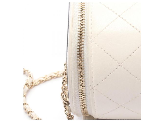 Bolso de hombro pequeño vanity Chanel Matelassé Coco Mark Negro Blanco - vista 12