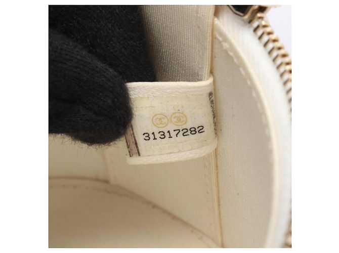 Bolso de hombro pequeño vanity Chanel Matelassé Coco Mark Negro Blanco - vista 5