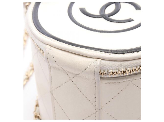Bolso de hombro pequeño vanity Chanel Matelassé Coco Mark Negro Blanco - vista 8