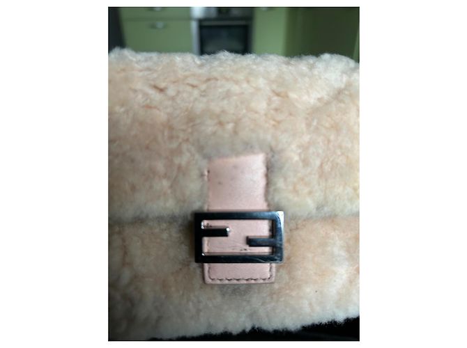 Borsa Fendi Baguette in shearling e pelle Rosa Beige - vista 4