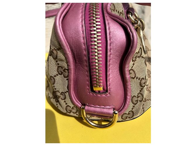 Gucci Borsa Boston in tela monogramma con charm a cuore Rosa Beige - vista 3