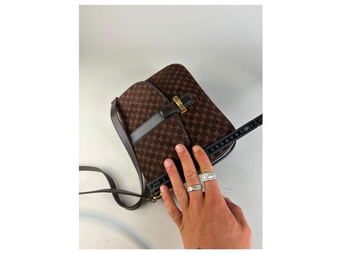 Céline Vintage Celine Monogram Canvas Schultertasche Braun Gold - Ansicht 11