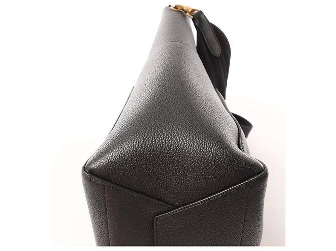 Céline CELINE Seau Sangle Bucket Leather Shoulder Bag en noir - vue 9