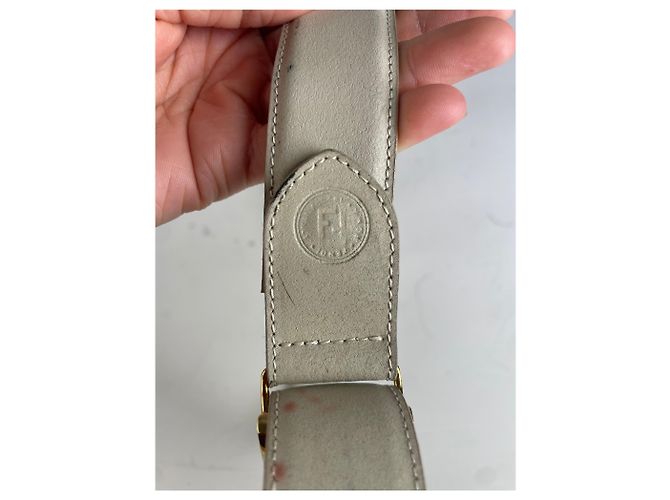Vintage Fendi Ledergürtel mit F Logo Creme Gold Beige - Ansicht 4