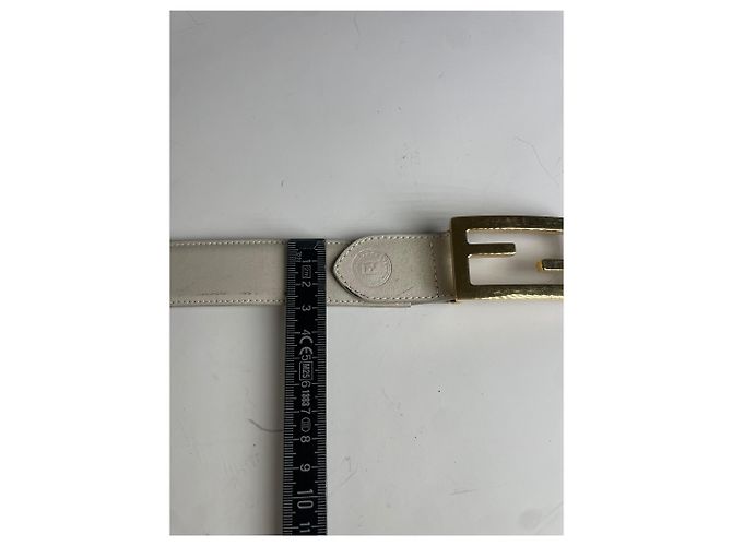 Vintage Fendi Ledergürtel mit F Logo Creme Gold Beige - Ansicht 8