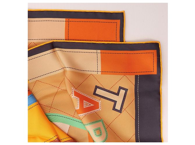 Carré 90 Hermès Double Face "Tapis de Selle" in seta Arancione - vista 2