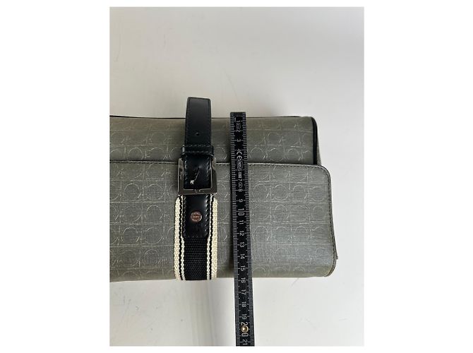 Gancini Salvatore Ferragamo Clutch Vintage Ferragamo in tela monogramma Grigio Nero - vista 11