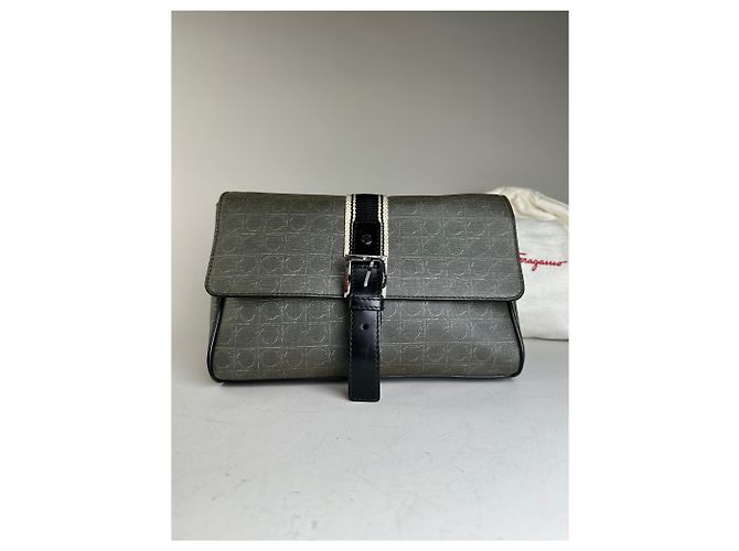 Gancini Salvatore Ferragamo Clutch Vintage Ferragamo in tela monogramma Grigio Nero - vista 12
