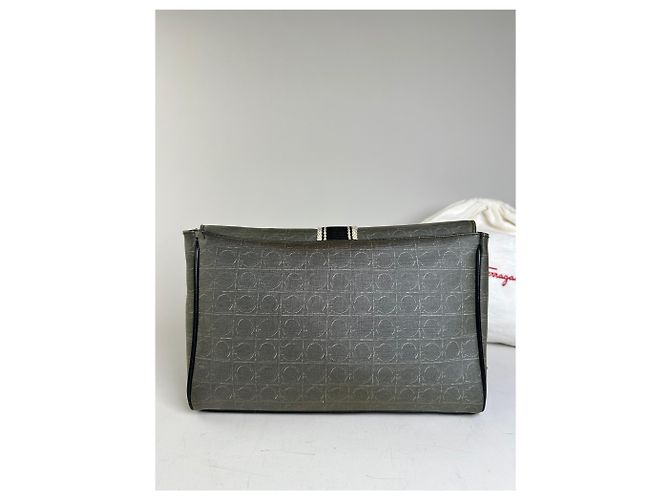 Gancini Salvatore Ferragamo Clutch Vintage Ferragamo in tela monogramma Grigio Nero - vista 13