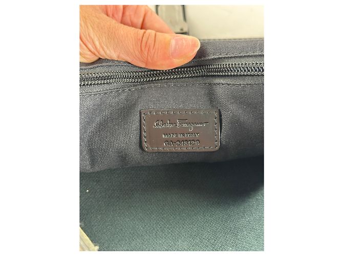 Gancini Salvatore Ferragamo Clutch Vintage Ferragamo in tela monogramma Grigio Nero - vista 5