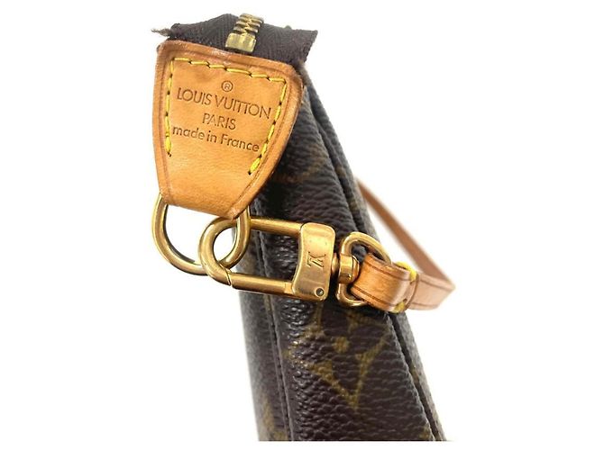 Pochette Accessoires Louis Vuitton Borsa a mano Pochette M51980 Marrone Monogramma - vista 3