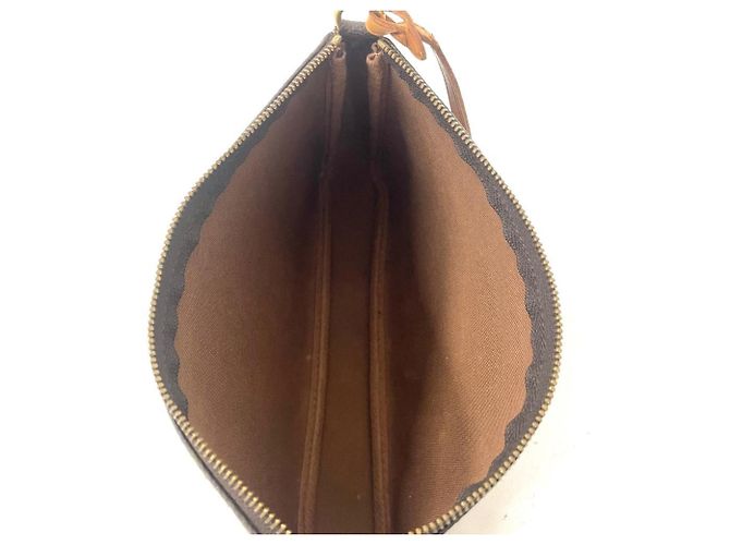 Pochette Accessoires Louis Vuitton Borsa a mano Pochette M51980 Marrone Monogramma - vista 5