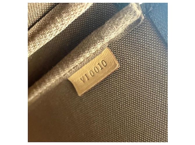 Pochette Accessoires Louis Vuitton Borsa a mano Pochette M51980 Marrone Monogramma - vista 6