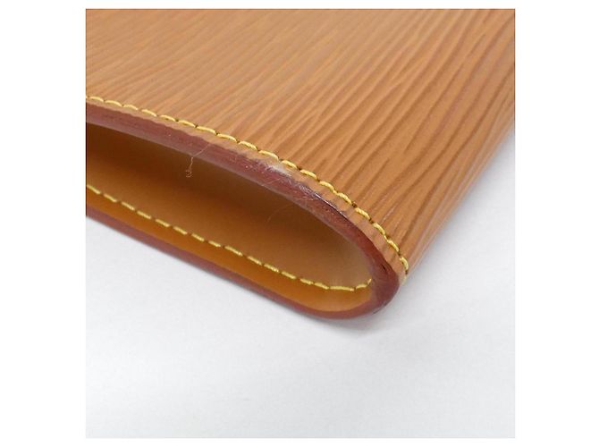 Louis Vuitton Epi Pochette Accessoires D'oro - vista 3