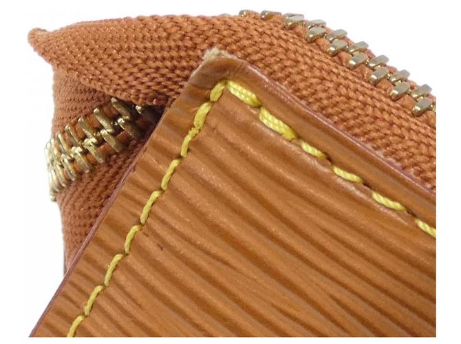 Louis Vuitton Epi Pochette Accessoires D'oro - vista 4
