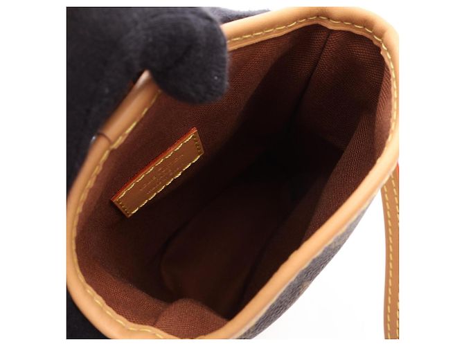 Borsa a tracolla Louis Vuitton Fold Me Pouch Marrone - vista 3