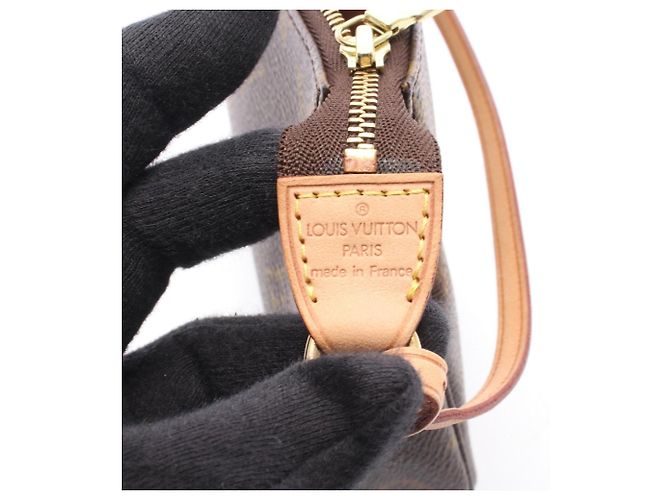 Louis Vuitton Pochette Accessoires Handbag Brown - view 4