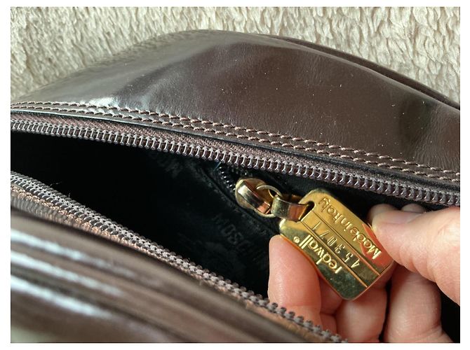 Borsa a mano Moschino in vernice marrone - vista 13