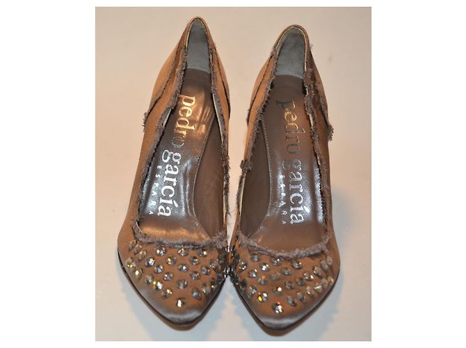 Décolleté in raso Pedro Garcia con strass - vista 2