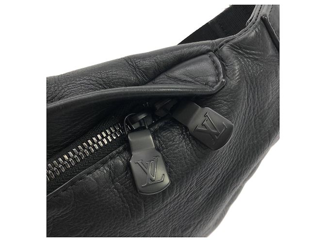 Bumbag Marsupio Louis Vuitton Monogram Shadow Discovery Nero - vista 5