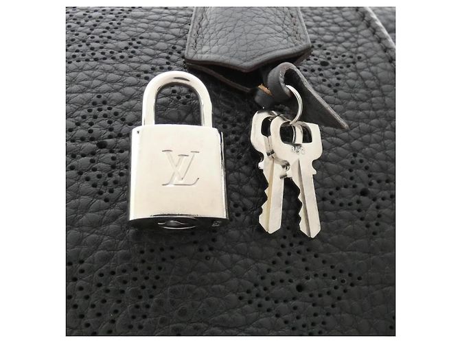 Borsa a tracolla Louis Vuitton Mahina Selene PM Nero - vista 4