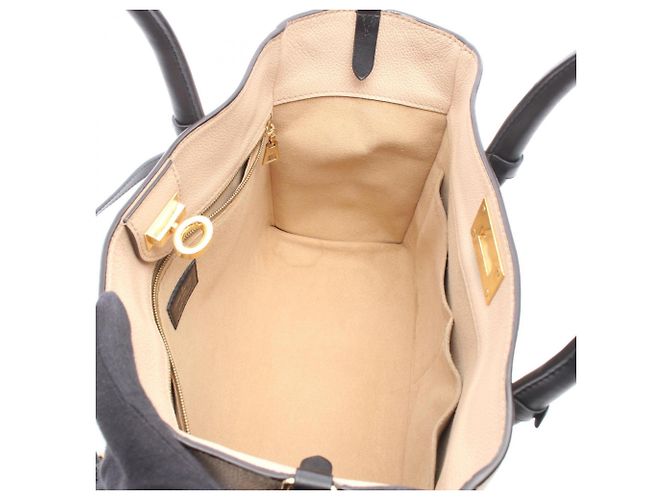 Borsa Louis Vuitton On My Side MM Monogram Laurier Marrone Crudo Cachi - vista 3