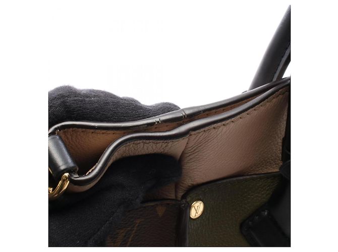 Borsa Louis Vuitton On My Side MM Monogram Laurier Marrone Crudo Cachi - vista 6