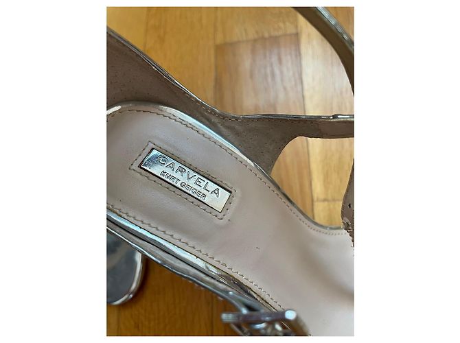 Carvela Kurt Geiger Sandalen mit Blockabsatz in Silber Metallic - Ansicht 11