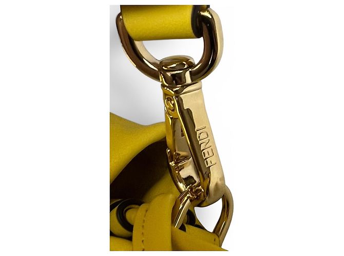 Fendi Mamma Baguette Medium in pelle nappa gialla Giallo Gold hardware - vista 8