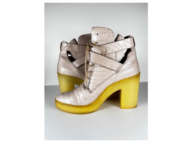 Botines Alexander Wang de cuero grabado beige con tacones amarillos - vista 2