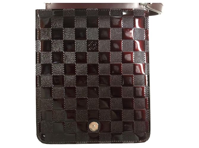 Louis Vuitton M92129 Damier Vernis Club Bag Rosso Porpora - vista 13