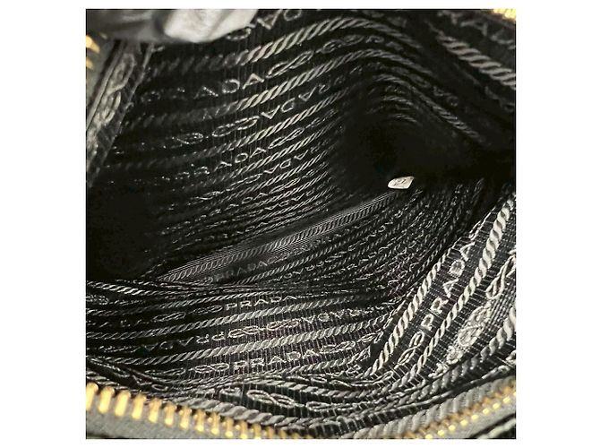 Mini borsa tote in nylon e pelle con placca logo triangolare nera Prada Nero - vista 10