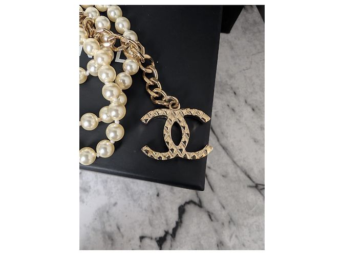 Collana Chanel B23C Perle e Charm Mini Borsa Matelassé Nero Bianco D'oro - vista 10