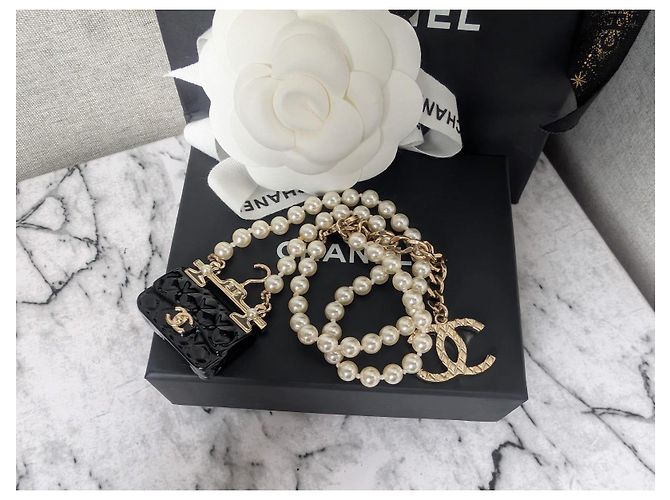 Collana Chanel B23C Perle e Charm Mini Borsa Matelassé Nero Bianco D'oro - vista 8