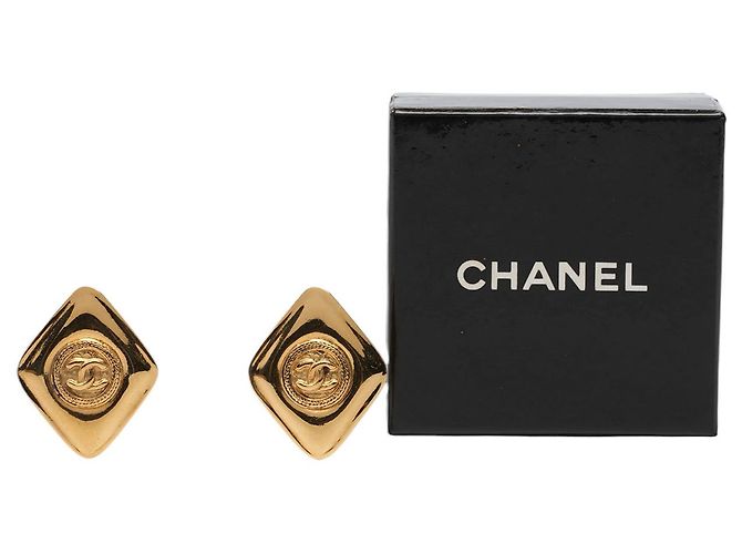 Brincos Chanel Gold CC banhados a ouro em formato de losango de pressão Dourado - vista 4