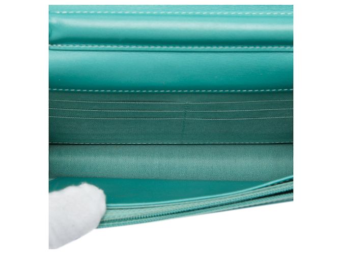 Portafoglio Boy Chanel in velluto trapuntato blu con catena Turchese - vista 4