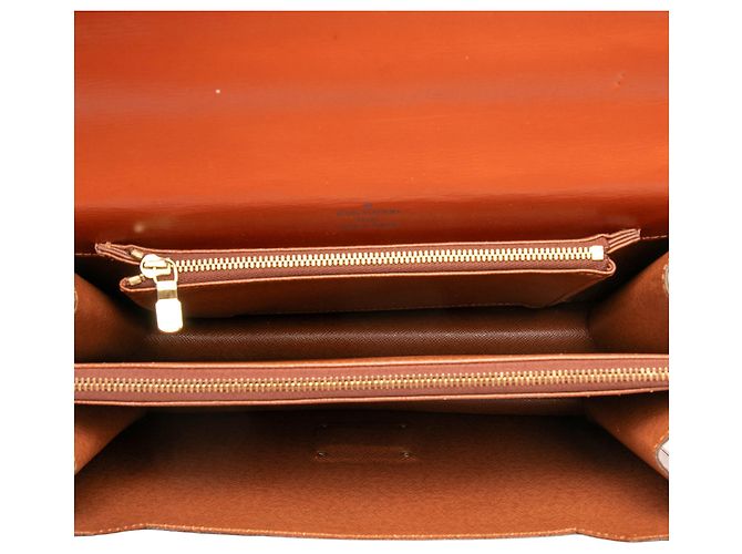 Borsa Louis Vuitton Concorde in pelle Epi marrone - vista 4