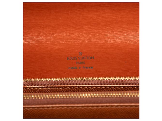 Borsa Louis Vuitton Concorde in pelle Epi marrone - vista 5