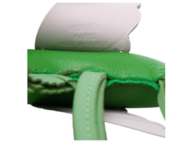 Charm per borsa Hermès Grigri Rodeo Pegase in agnello Milo verde e Swift PM - vista 3