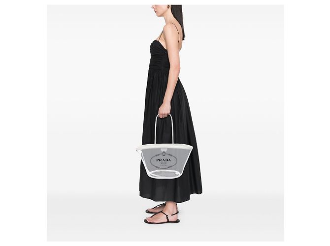 Tote Borsa shopper Prada in PVC bianco Canapa con logo - vista 6